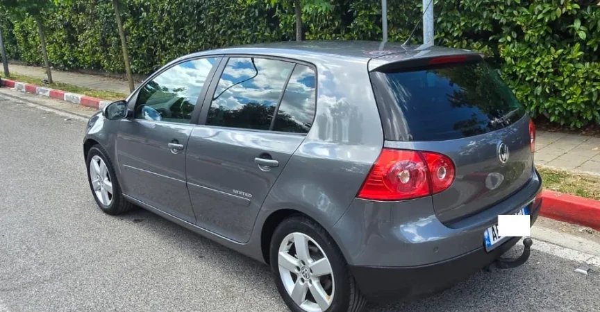 Tirane, shes makine VOLKSWAGEN GOLF 5 2008 Nafte, gri metalizato manuale Klima 210.000 km 3.900 €
