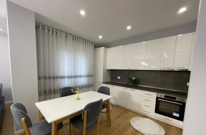 Tirane, jepet me qera apartament 2+1 Kati 4, 120 m² 970 € (Zogu i Zi)