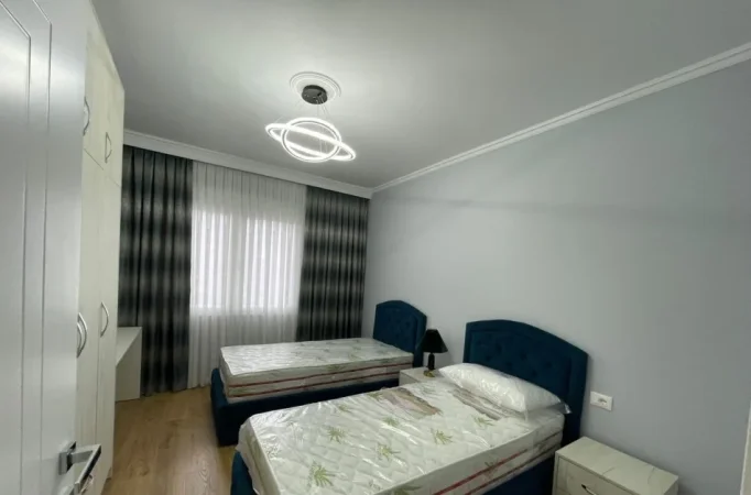 Tirane, jepet me qera apartament 2+1 Kati 4, 120 m² 970 € (Zogu i Zi)