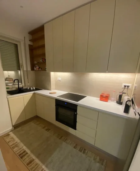 Tirane, jepet me qera apartament 3+1 Kati 2, 132 m² 1.100 € (Liqeni i Thatë)