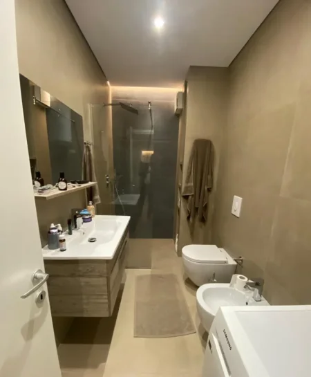 Tirane, jepet me qera apartament 3+1 Kati 2, 132 m² 1.100 € (Liqeni i Thatë)