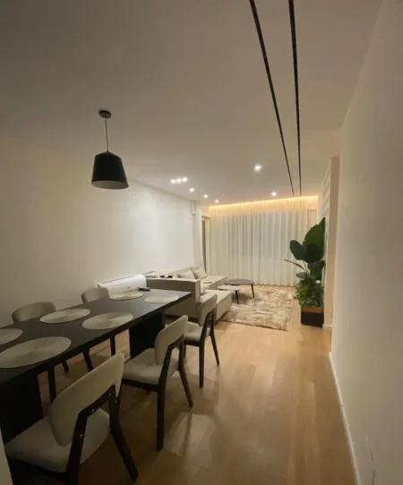 Tirane, jepet me qera apartament 3+1 Kati 2, 132 m² 1.100 € (Liqeni i Thatë)