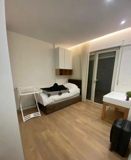 Tirane, jepet me qera apartament 3+1 Kati 2, 132 m² 1.100 € (Liqeni i Thatë)