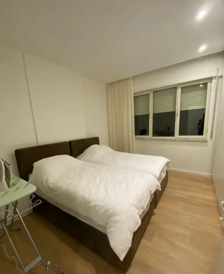 Tirane, jepet me qera apartament 3+1 Kati 2, 132 m² 1.100 € (Liqeni i Thatë)