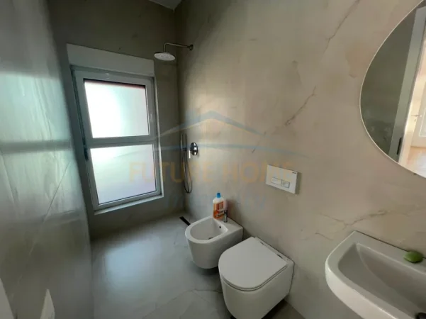 Tirane, jepet me qera apartament 2+1+Ballkon Kati 9, 72 m² 500 € (Ali Demi)