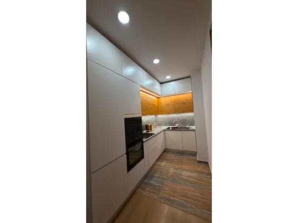 Tirane, jepet me qera apartament 2+1+Ballkon Kati 6, 230 m² 800 € (Fresk)