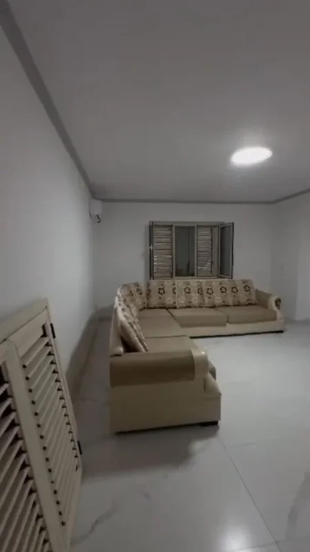Tirane, jepet me qera apartament 1+1 Kati 1, 65 m² 450 € (Vasil Shanto)