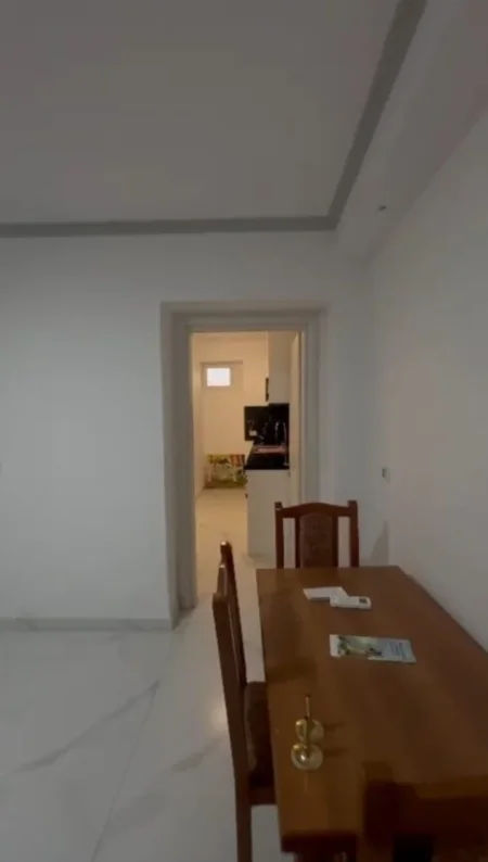 Tirane, jepet me qera apartament 1+1 Kati 1, 65 m² 450 € (Vasil Shanto)