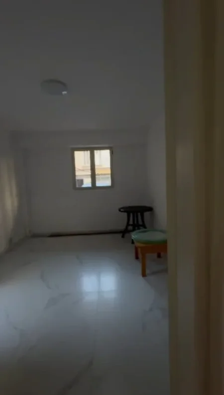 Tirane, jepet me qera apartament 1+1 Kati 1, 65 m² 450 € (Vasil Shanto)