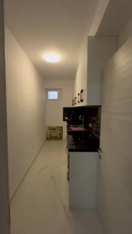 Tirane, jepet me qera apartament 1+1 Kati 1, 65 m² 450 € (Vasil Shanto)