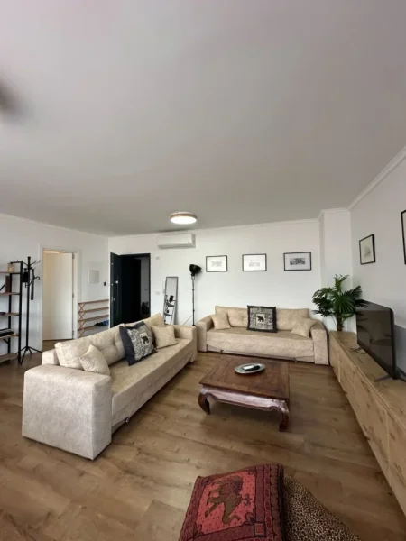 Tirane, jepet me qera apartament 1+1 Kati 5, 85 m² 750 € (QENDER — Rruga Mine Peza)