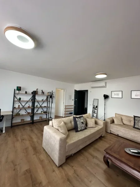 Tirane, jepet me qera apartament 1+1 Kati 5, 85 m² 750 € (QENDER — Rruga Mine Peza)