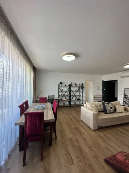 Tirane, jepet me qera apartament 1+1 Kati 5, 85 m² 750 € (QENDER — Rruga Mine Peza)