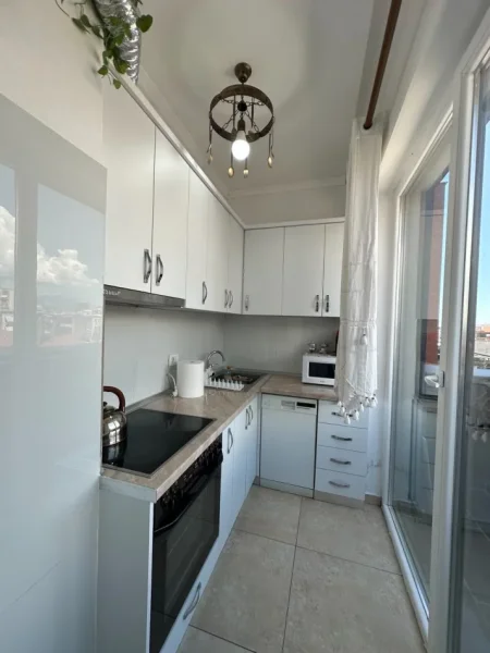 Tirane, jepet me qera apartament 1+1 Kati 5, 85 m² 750 € (QENDER — Rruga Mine Peza)