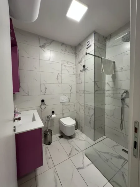 Tirane, jepet me qera apartament 1+1 Kati 5, 85 m² 750 € (QENDER — Rruga Mine Peza)