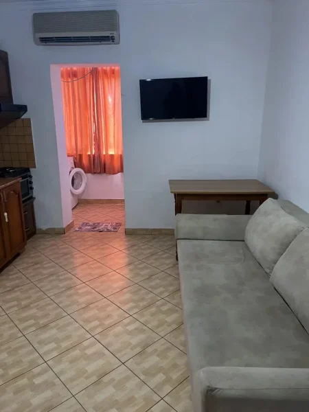 Tirane, jepet me qera Apartament 1+1, Kati 3, Mobiluar, Çmimi 40.000 Lekë të Reja, tek Varri Bamit,Tiranë.