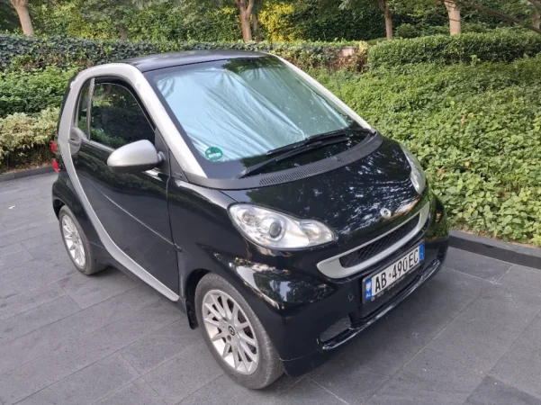 Tirane, shes makine Smart 451 cdi 800 viti 2011 Nafte, e zeze automatik Kondicioner 147.338 km 5.000 €