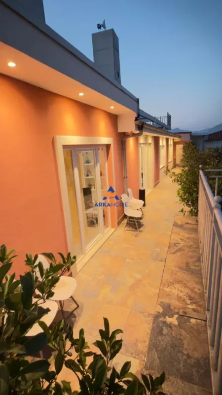 Tirane, jepet me qera ambjent biznesi Kati 14, 380 m² 4000 € (KOMUNA PARISIT)