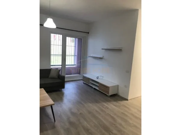 Tirane, jepet me qera apartament 2+1 Kati 1, 98 m² (Kompleksi Mangalem, Ali Demi) 50.000 Leke