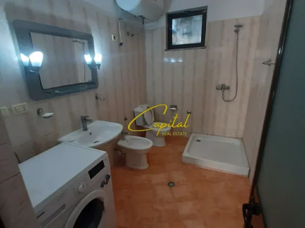 Tirane, jepet me qera apartament 1+1 Kati 1, 70 m² 400 € (5 MAJI)