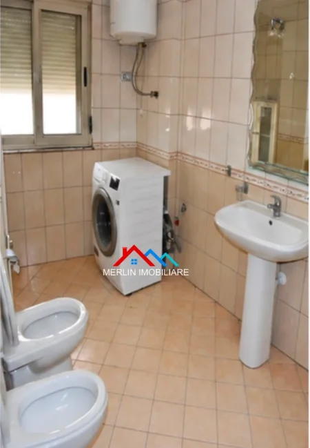 Tirane, Jepet me qera Apartament 2+1 Kati 2, 73 m² 644 € (Rruga Mihal Duri, afer Bllpkut te Ambasadave)