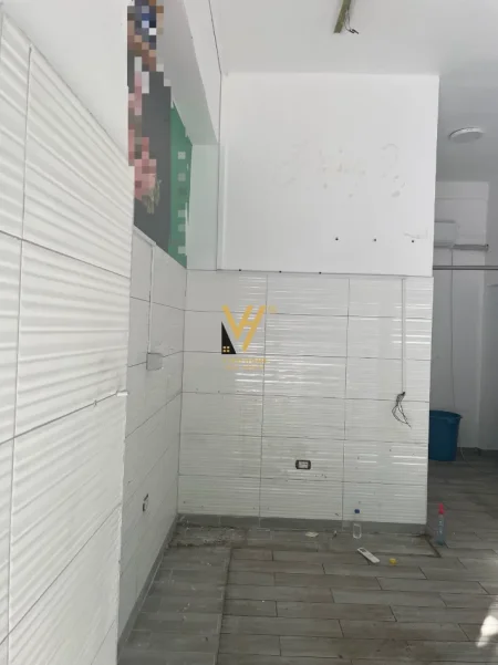Tirane, jepet me qera ambjent biznesi Kati 0, 24 m² 720 € (RRUGA BARDHYL)