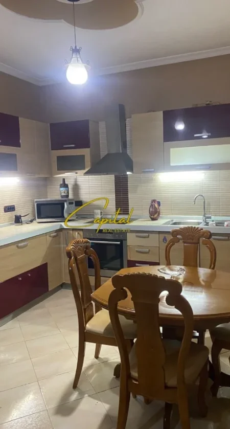Tirane, jepet me qera apartament 1+1 Kati 1, 70 m² 500 € (SELVIA)