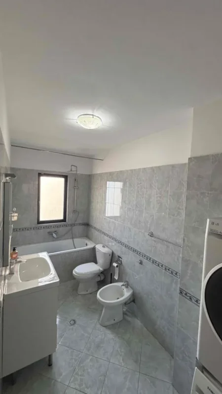 Tirane, jepet me qera apartament 2+1 Kati 4, 97 m² 650 € (Bulevardi Gjergj Fishta)