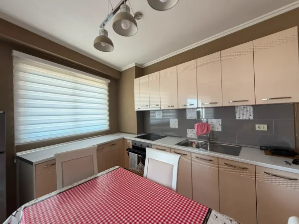 Tirane, jepet me qera apartament 1+1+Ballkon Kati 3, 60 m² 500 € (Astir)