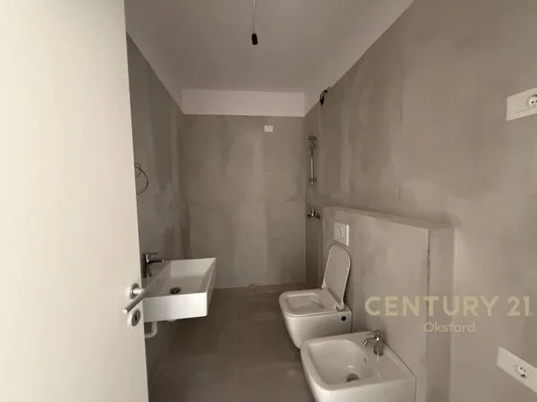 Tirane, jepet me qera zyre Kati 4, 94 m² 1.100 € (Komuna e Parisit)