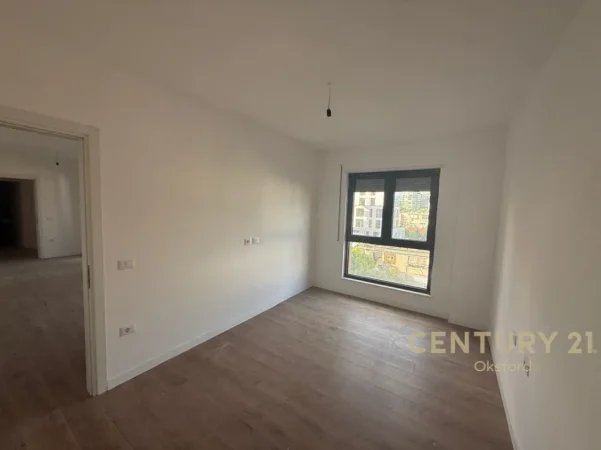 Tirane, jepet me qera zyre Kati 4, 94 m² 1.100 € (Komuna e Parisit)