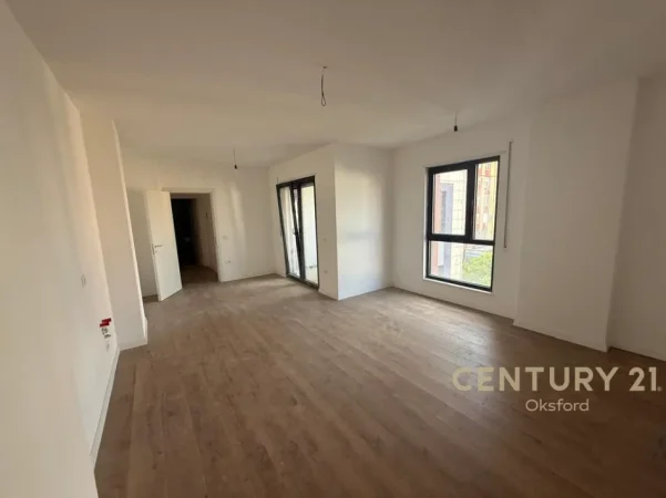Tirane, jepet me qera zyre Kati 4, 94 m² 1.100 € (Komuna e Parisit)