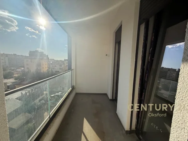Tirane, jepet me qera zyre Kati 4, 94 m² 1.100 € (Komuna e Parisit)