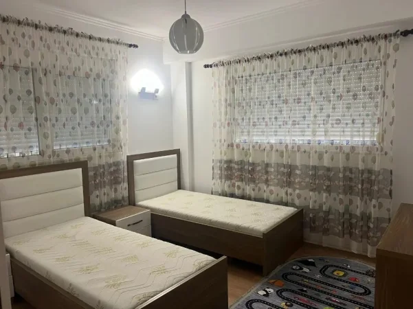 Tirane, jepet me qera apartament 3+1 Kati 0, 120 m² 600 € (Kodra e Diellit 1)