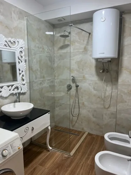 Tirane, jepet me qera apartament 3+1 Kati 0, 120 m² 600 € (Kodra e Diellit 1)