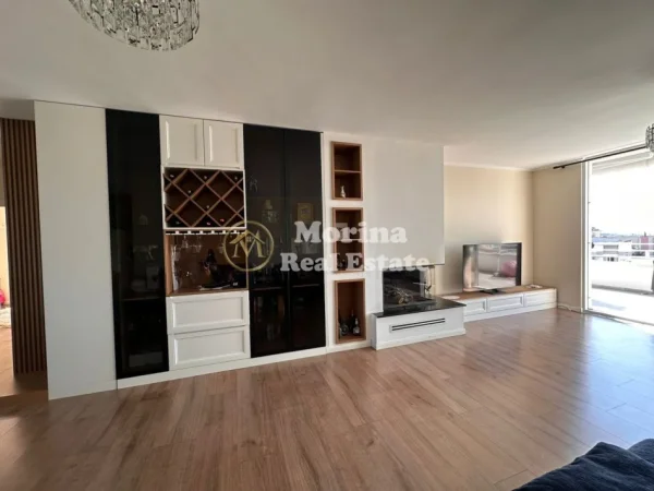 Tirane, jepet me qera apartament 3+1 Kati 4, 270 m² 1.000 € (Fresku)