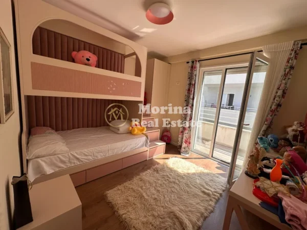 Tirane, jepet me qera apartament 3+1 Kati 4, 270 m² 1.000 € (Fresku)