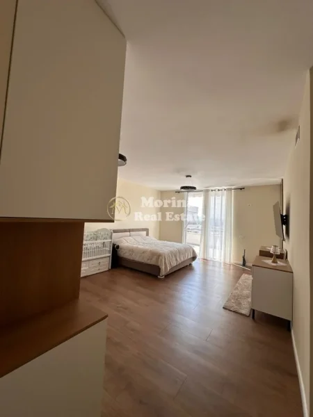 Tirane, jepet me qera apartament 3+1 Kati 4, 270 m² 1.000 € (Fresku)