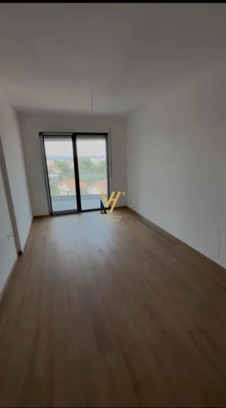 Tirane, jepet me qera zyre Kati 4, 70 m² 500 € (LAPRAKE)
