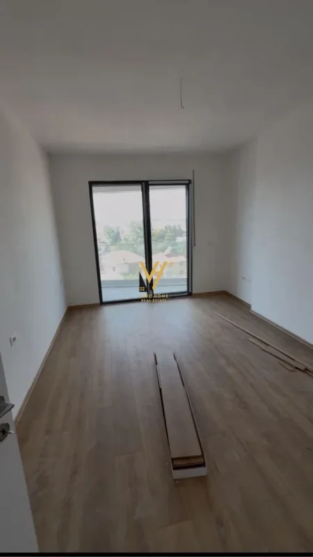 Tirane, jepet me qera zyre Kati 4, 70 m² 500 € (LAPRAKE)