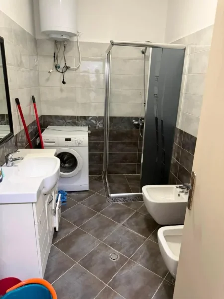 Tirane, jepet me qera apartament 2+1 Kati 8, 90 m² 470 € (Fresku)