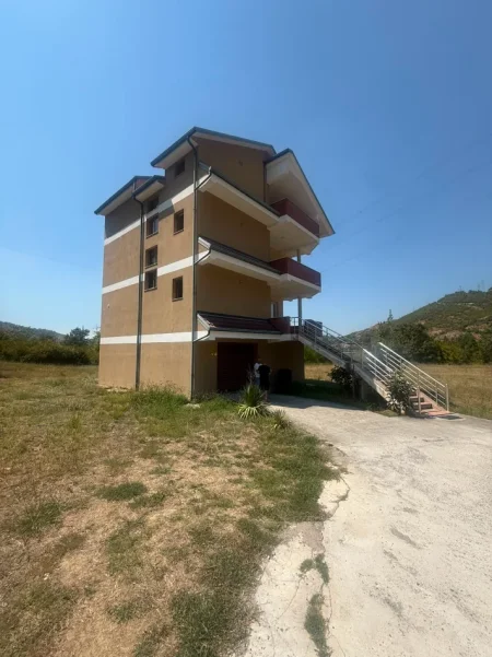 Tirane, shitet toke , 11.800 m² 1.500.000 € (Prane TEG)
