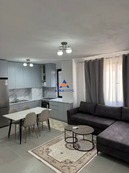 Tirane, jepet me qera apartament 1+1 Kati 7, 70 m² 500 € 