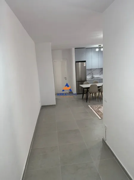 Tirane, jepet me qera apartament 1+1 Kati 7, 70 m² 500 € 
