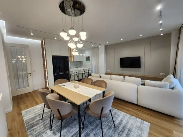 Me Qera: Aprtament 2+1+2wc & 3Bllkn (+1P.Parkimi) 📍Liqeni Thatë / Radisson (135m2)🔥🔥 Super modern | Hera parë me qira❤️ | 1350€/Muaj