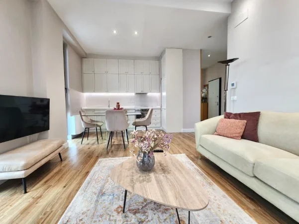 ME QERA: Apartament Luksoz 2+1+2WC | 110 m² | Park Gate – Rruga e Elbasanit / Ambasada Amerikane || 150,000 Leke/Muaj