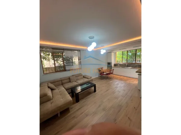 Tirane, jepet me qera apartament 1+1 Kati 1, 90 m² 600 € (RRUGA E KAVAJES)
