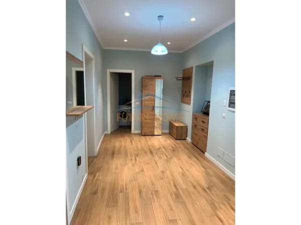Tirane, jepet me qera apartament 1+1 Kati 1, 90 m² 600 € (RRUGA E KAVAJES)