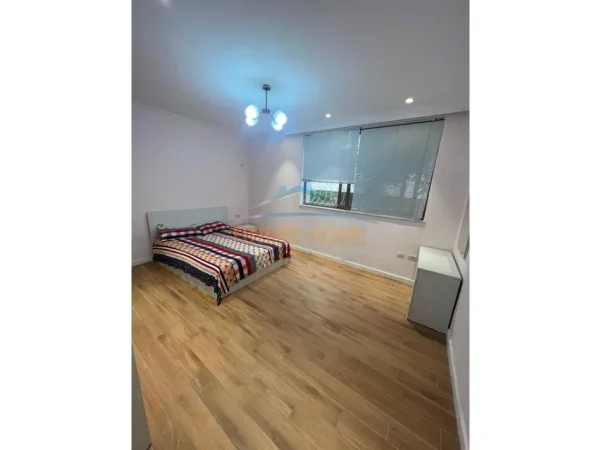 Tirane, jepet me qera apartament 1+1 Kati 1, 90 m² 600 € (RRUGA E KAVAJES)