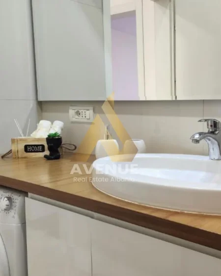 Tirane, jepet me qera apartament 2+1 Kati 2, 80 m² 750 € (Rruga Kavajes)